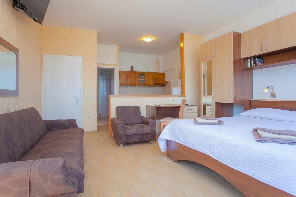 Guest House Lovric 룸바르다 외부 사진
